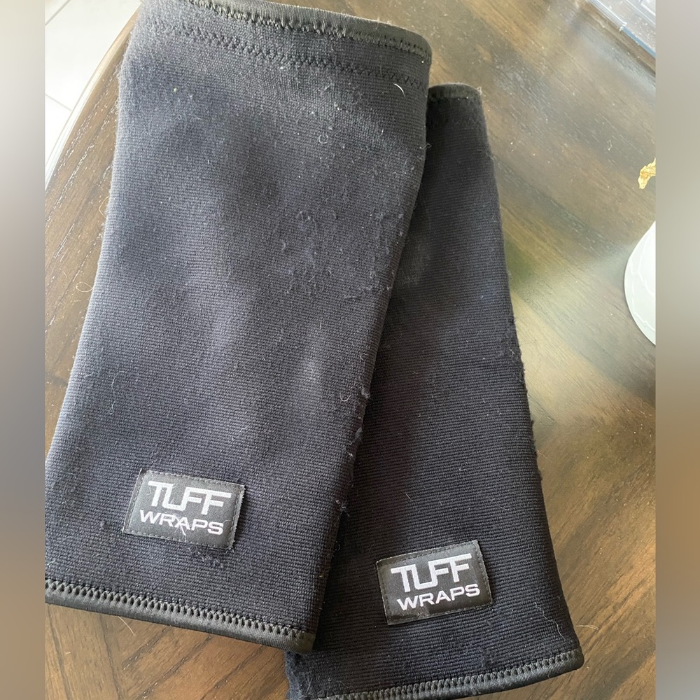 Knee sleeves